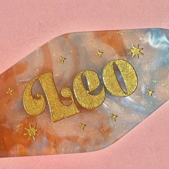 Leo Engraved Gold Glitter Resin Horoscope Motel Keychain - Picture 2 of 5